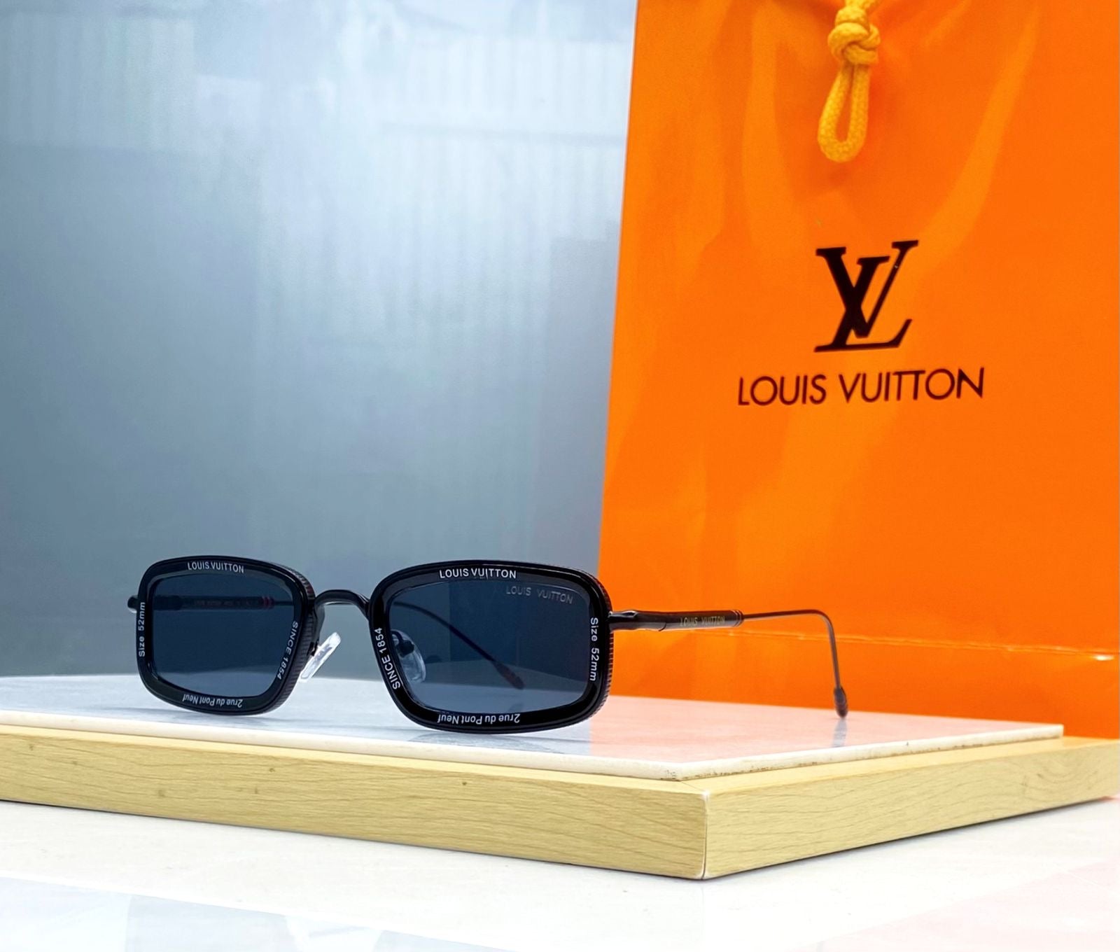 L_V RECTANGLE SUNGLASSES